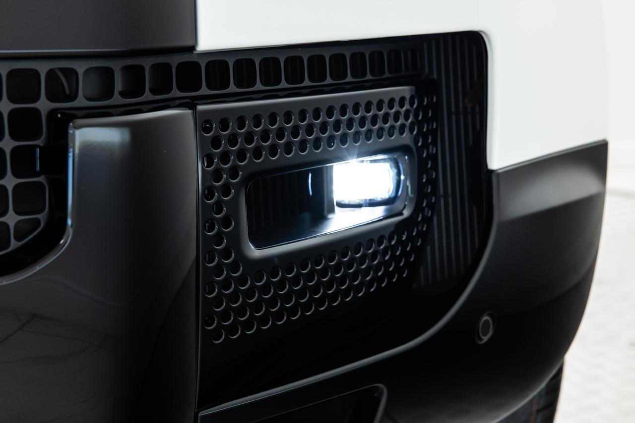 2025 Land Rover Defender V8 - Photo 12