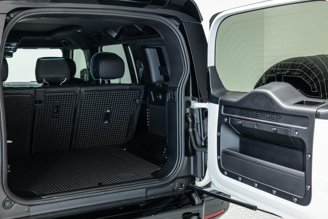 2025 Land Rover Defender V8 - Photo 21