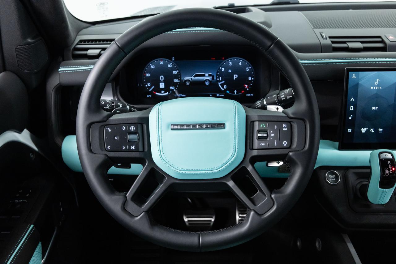 2025 Land Rover Defender V8 - Photo 40