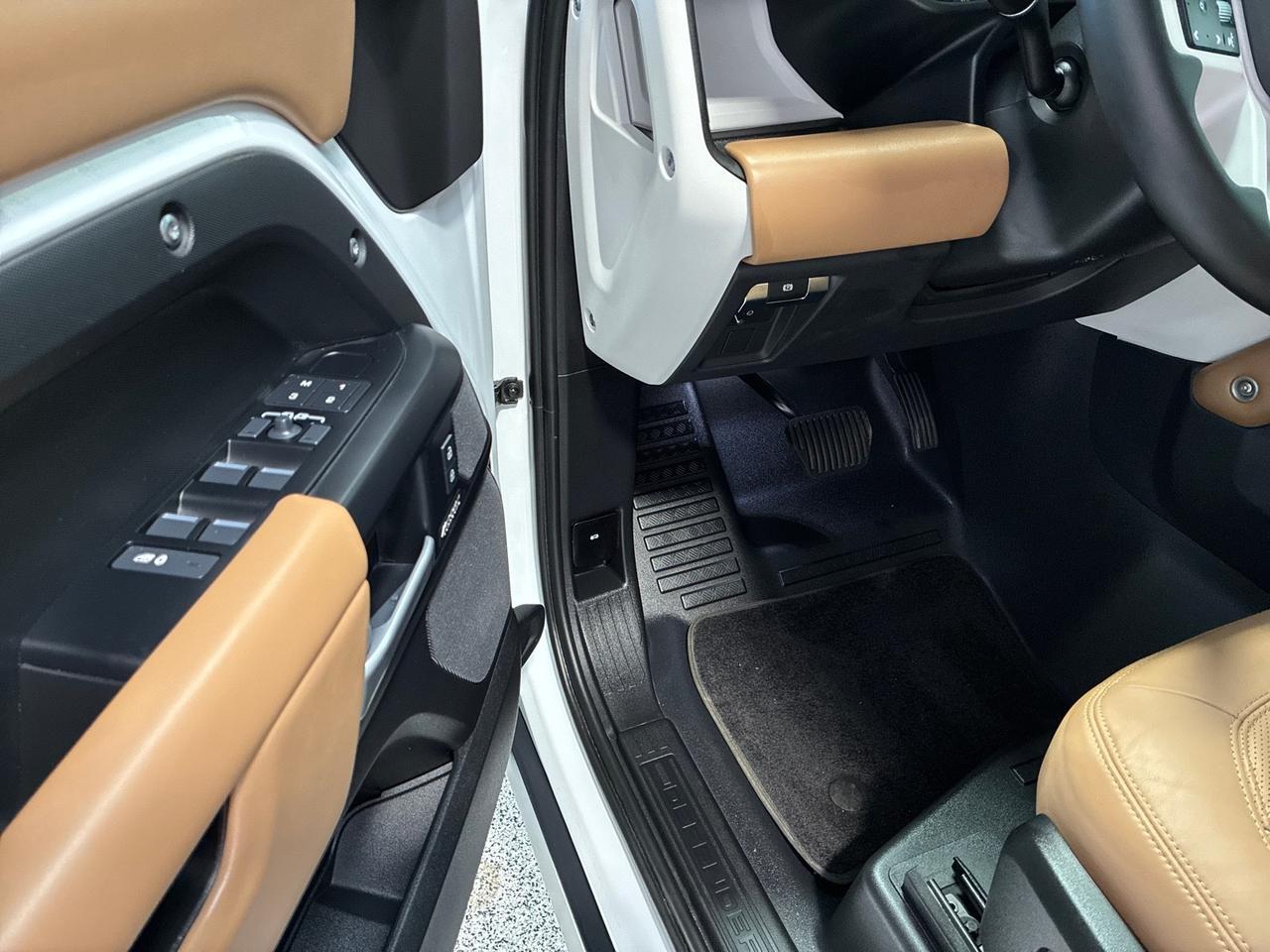 2025 Land Rover Defender X-Dynamic SE, Heat & Cool 2nd Row Captain Chairs, Cold Climate P Houston TX