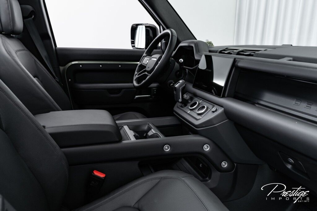 2025 Land Rover Defender X-Dynamic SE North Miami Beach FL