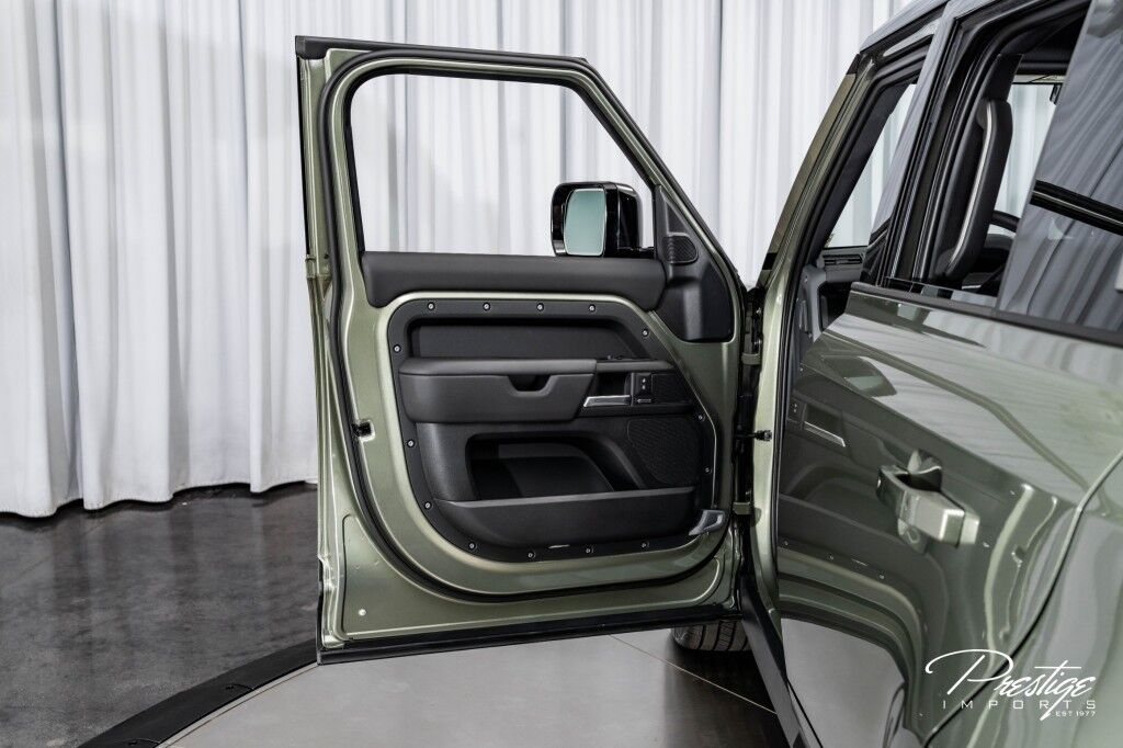 2025 Land Rover Defender X-Dynamic SE North Miami Beach FL