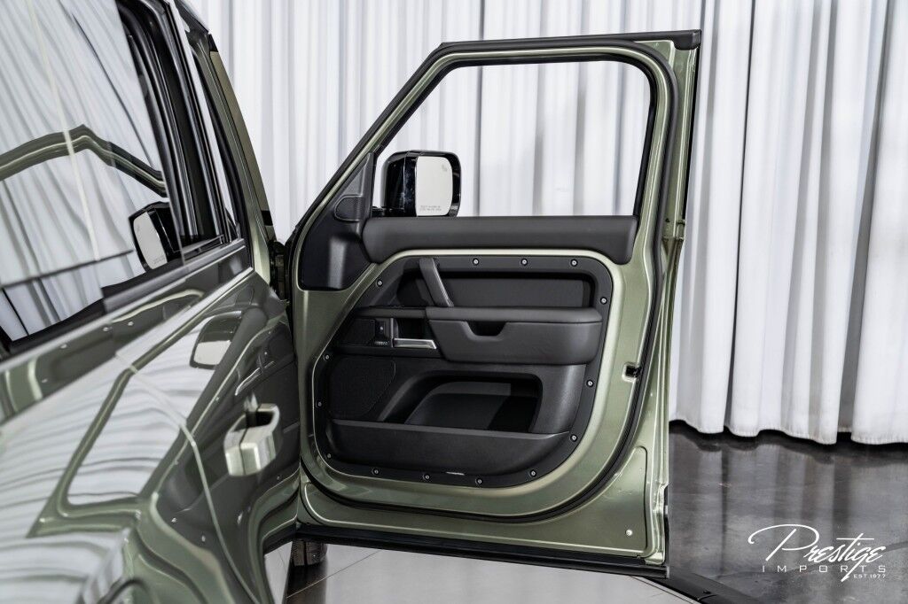 2025 Land Rover Defender X-Dynamic SE North Miami Beach FL