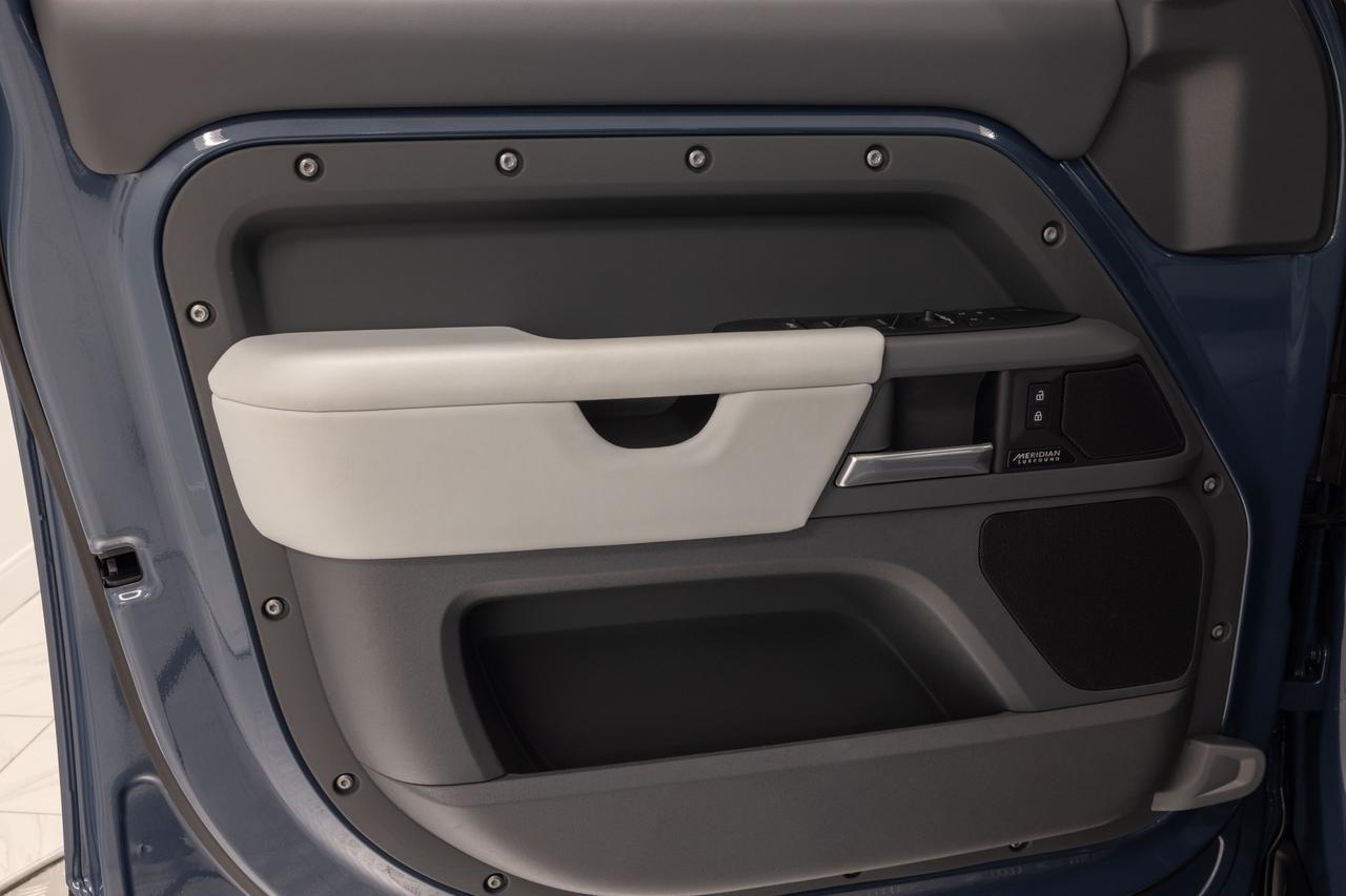 2025 Land Rover Defender X-Dynamic SE Danville VA