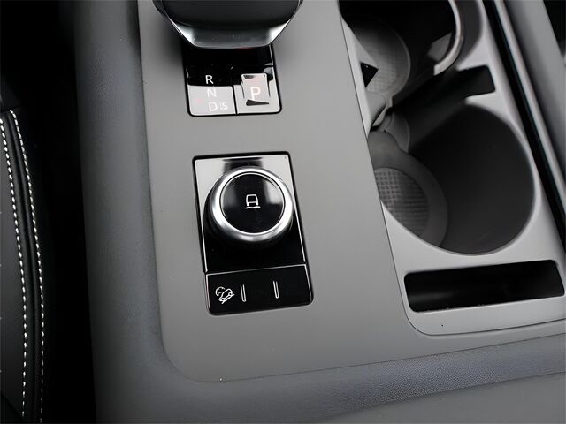 2025 Land Rover Discovery Dynamic SE Oshkosh WI