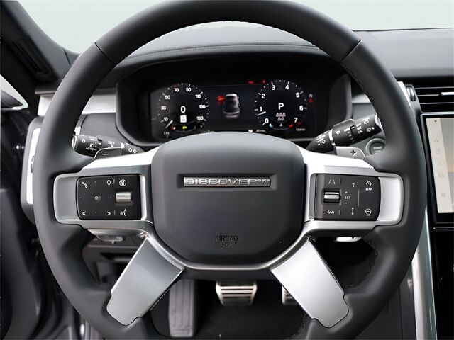 2025 Land Rover Discovery Dynamic SE Oshkosh WI