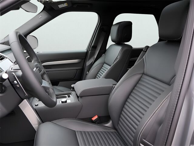 2025 Land Rover Discovery Dynamic SE Oshkosh WI