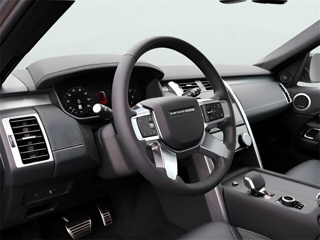 2025 Land Rover Discovery Dynamic SE Oshkosh WI