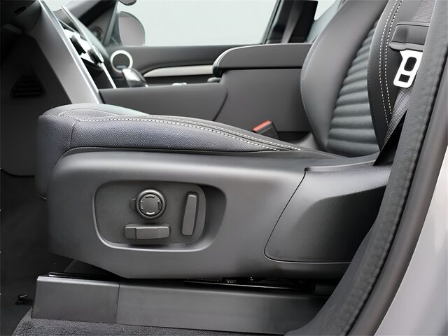 2025 Land Rover Discovery Dynamic SE Oshkosh WI