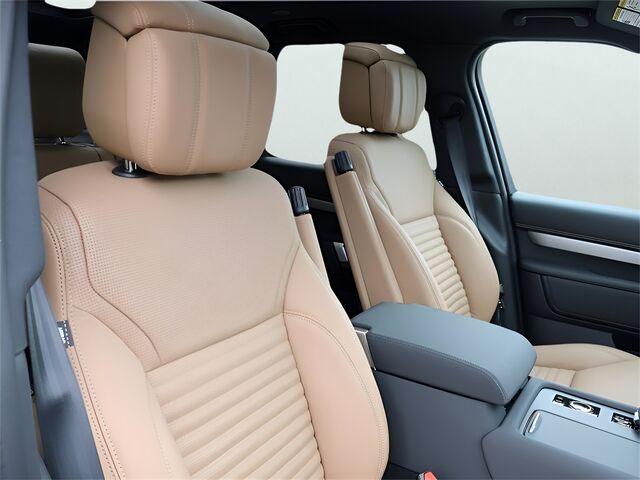 2025 Land Rover Discovery Dynamic SE Oshkosh WI