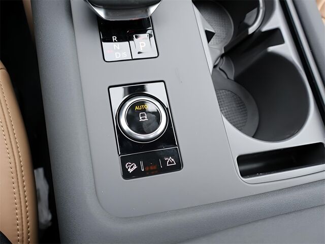 2025 Land Rover Discovery Dynamic SE Oshkosh WI