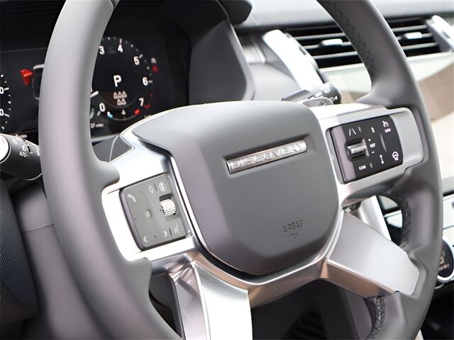 2025 Land Rover Discovery Dynamic SE Oshkosh WI