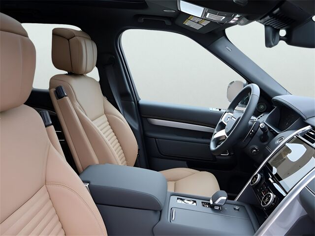 2025 Land Rover Discovery Dynamic SE Oshkosh WI