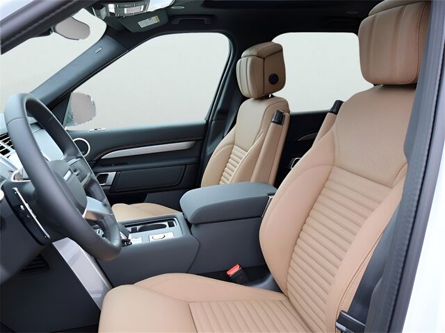2025 Land Rover Discovery Dynamic SE Oshkosh WI