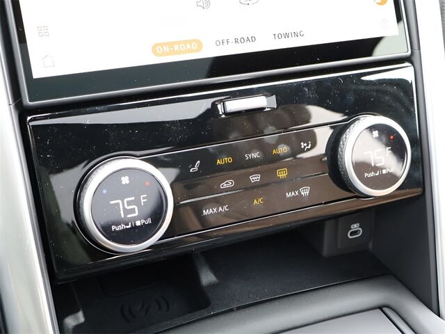 2025 Land Rover Discovery Dynamic SE Oshkosh WI