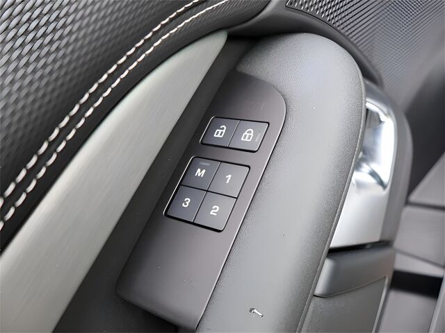 2025 Land Rover Discovery Dynamic SE Oshkosh WI