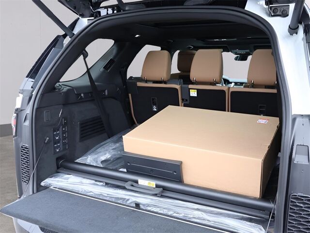 2025 Land Rover Discovery Dynamic SE Oshkosh WI