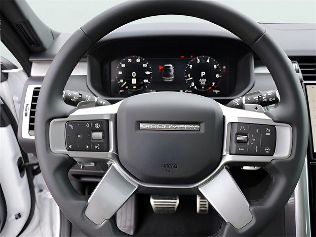 2025 Land Rover Discovery Dynamic SE Oshkosh WI