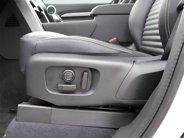 2025 Land Rover Discovery Dynamic SE Oshkosh WI