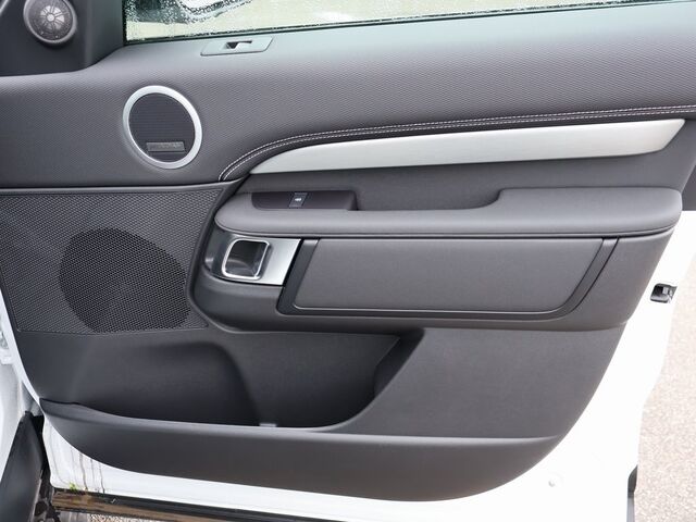 2025 Land Rover Discovery Dynamic SE Oshkosh WI