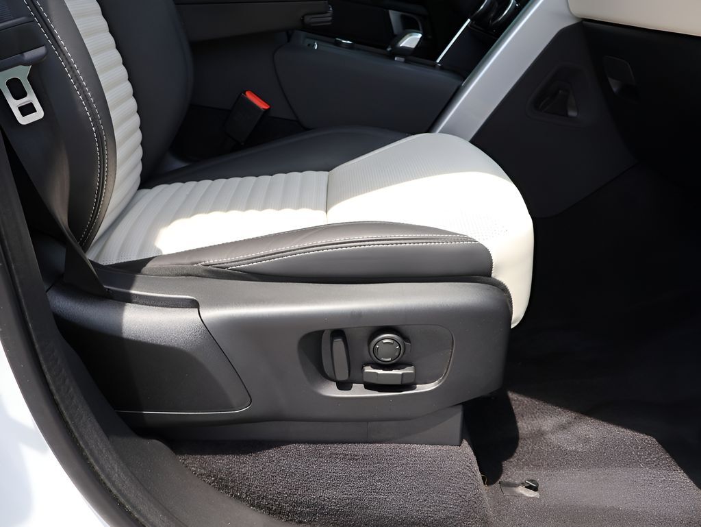 2025 Land Rover Discovery Dynamic SE San Clemente CA