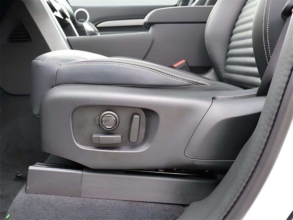 2025 Land Rover Discovery Dynamic SE San Clemente CA