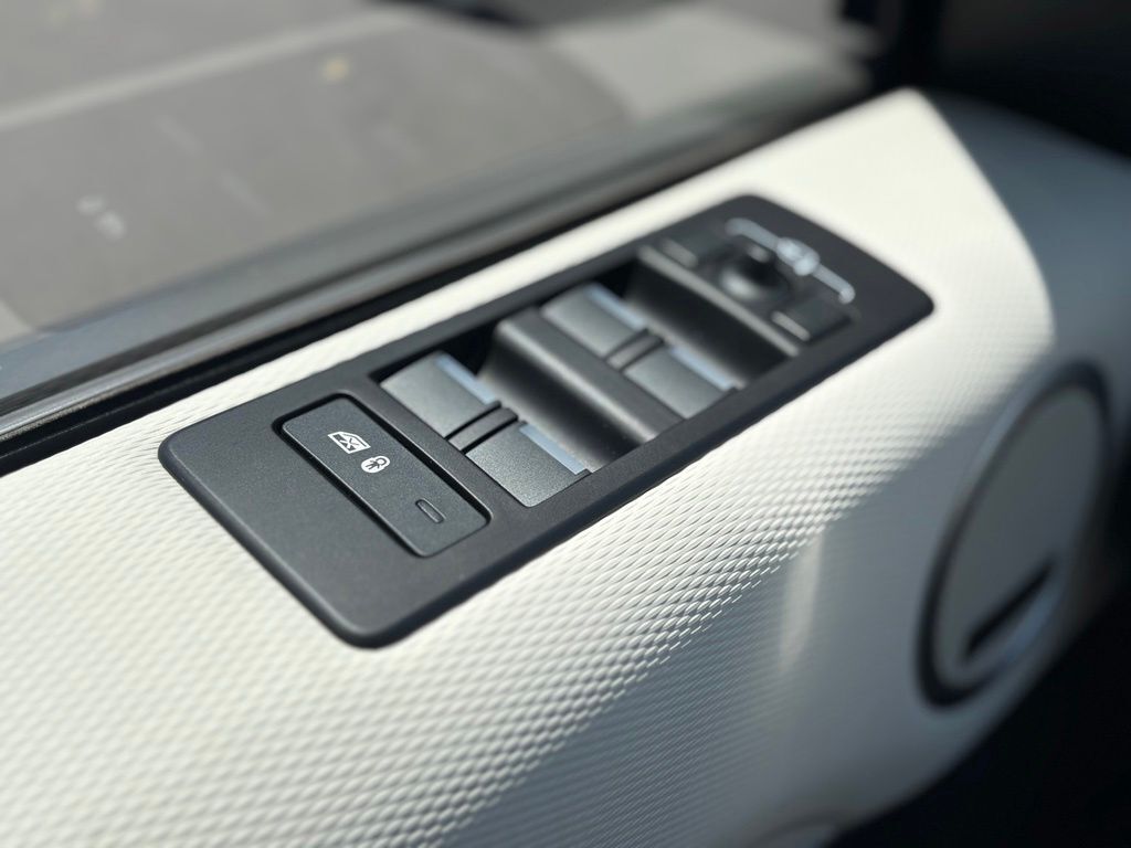 2025 Land Rover Discovery Dynamic SE Tucson AZ