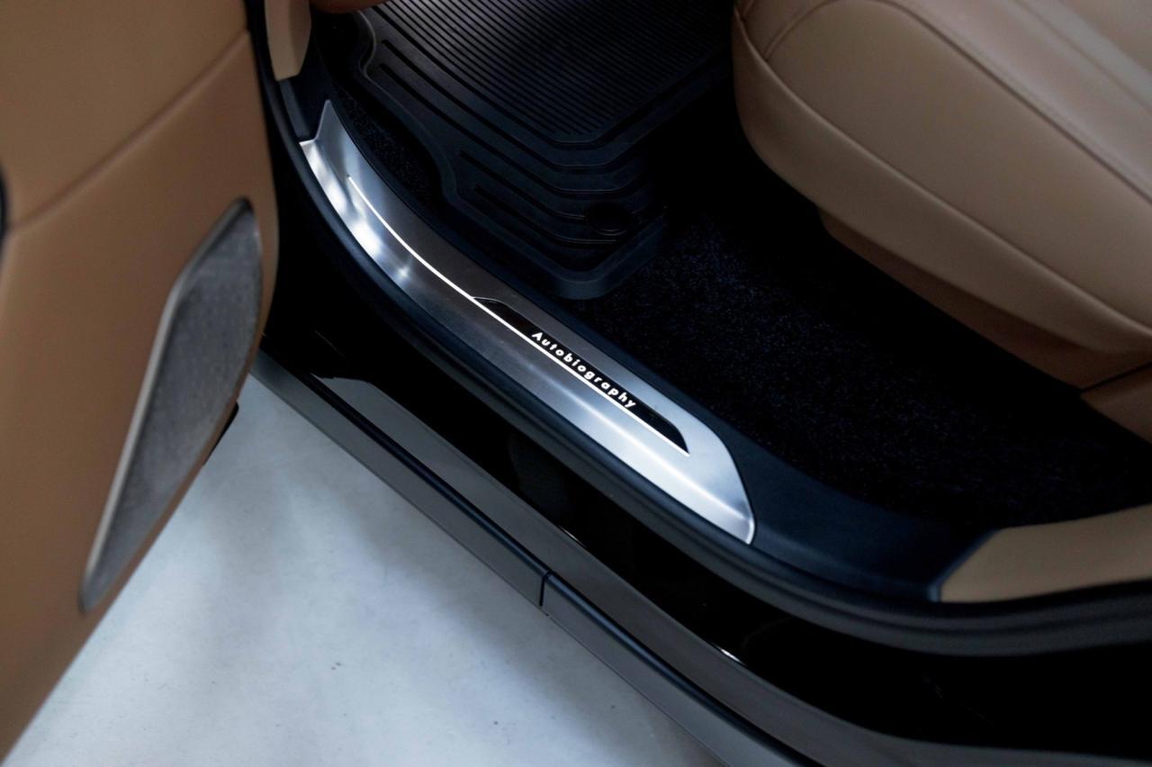 2025 Land Rover Range Rover Autobiography photo 36