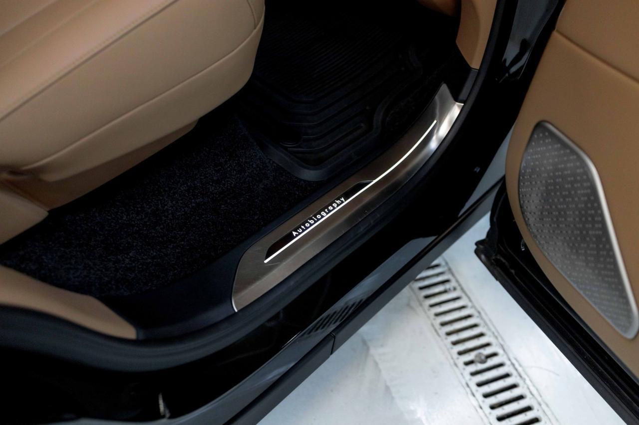 2025 Land Rover Range Rover Autobiography photo 37