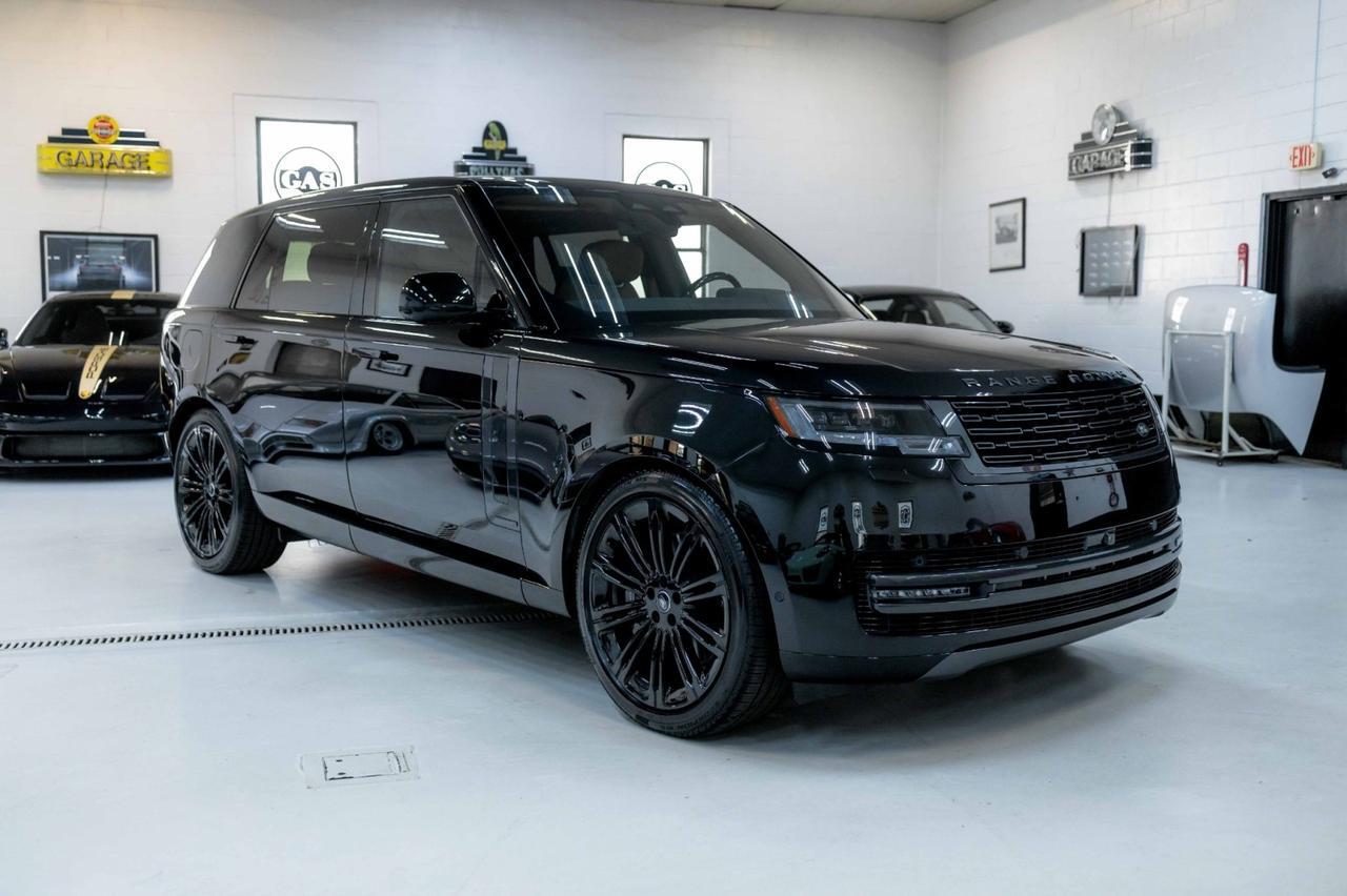 2025 Land Rover Range Rover Autobiography photo 3