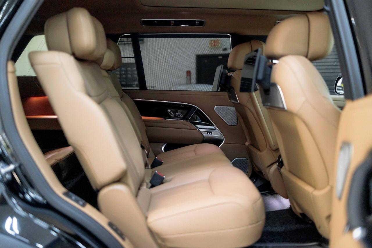 2025 Land Rover Range Rover Autobiography photo 56