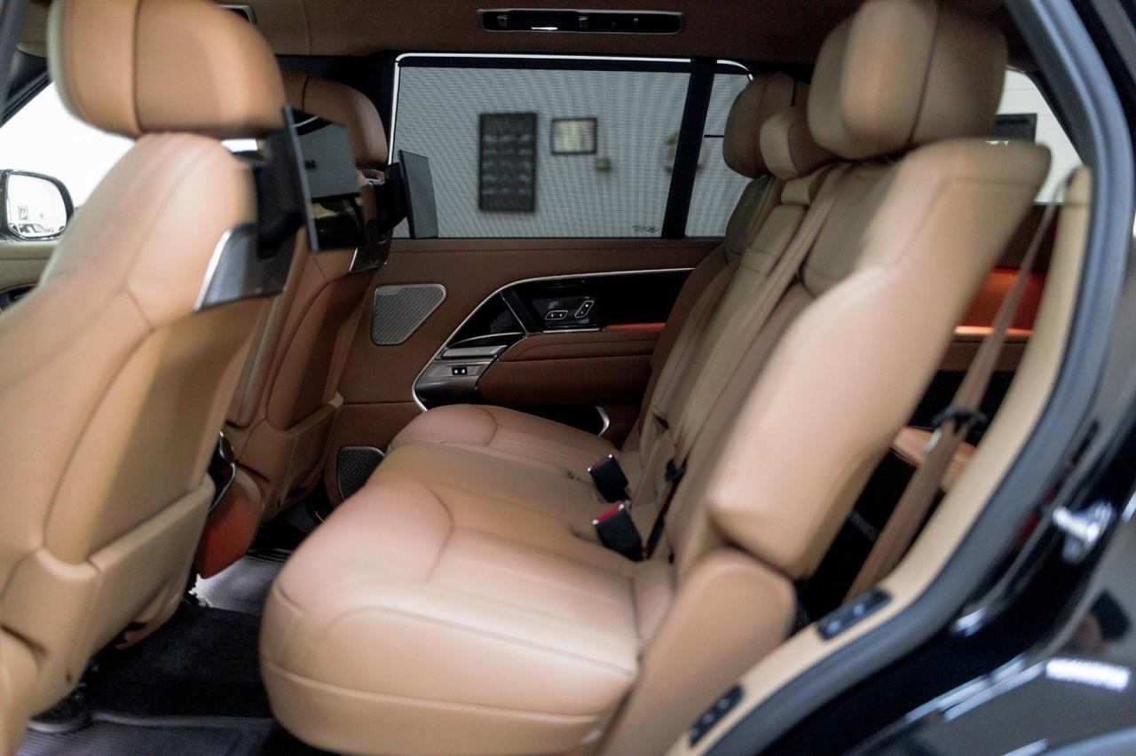 2025 Land Rover Range Rover Autobiography photo 54