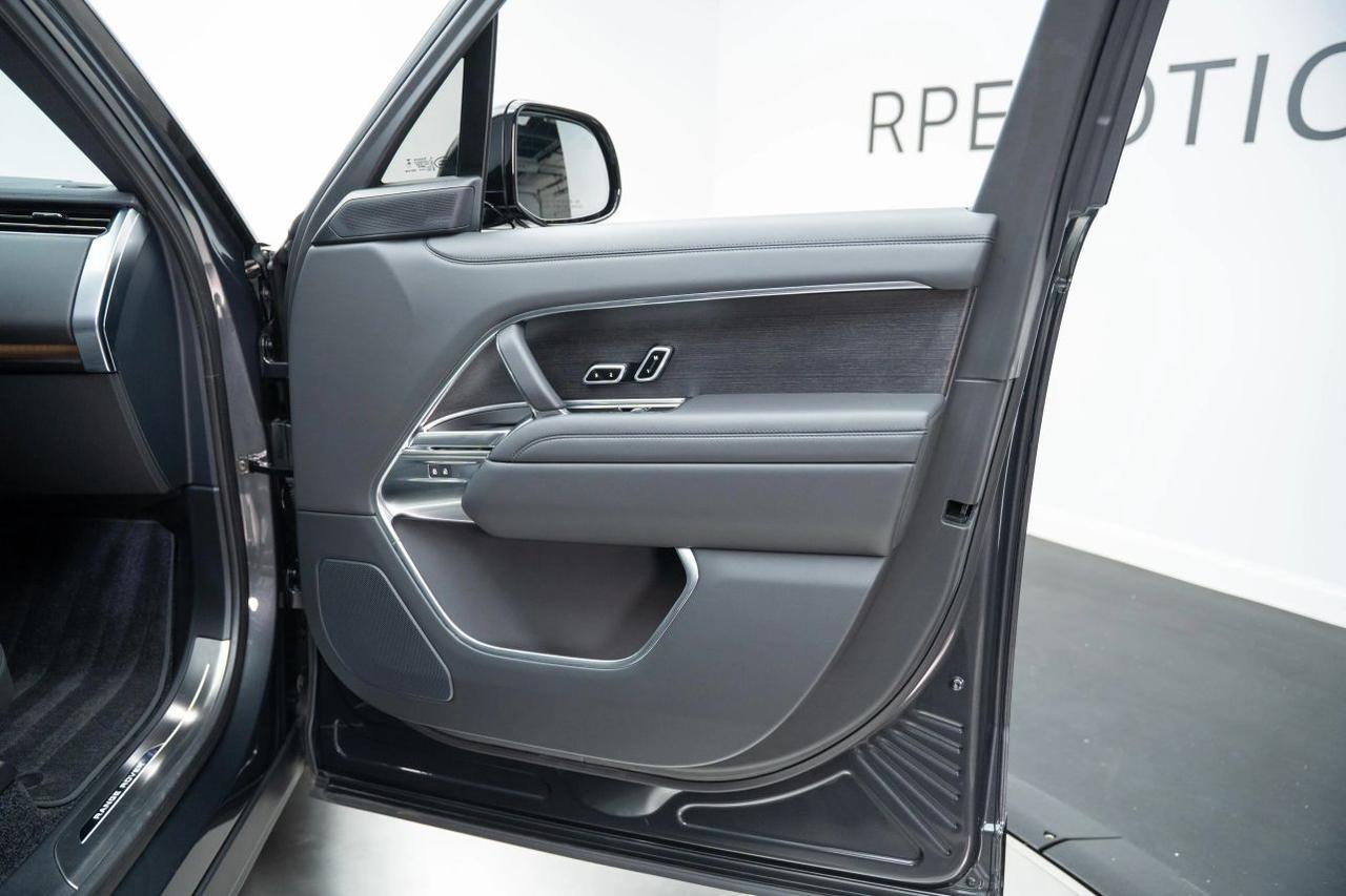 2025 Land Rover Range Rover P400 SE Sport Utility 4D St. Louis MO