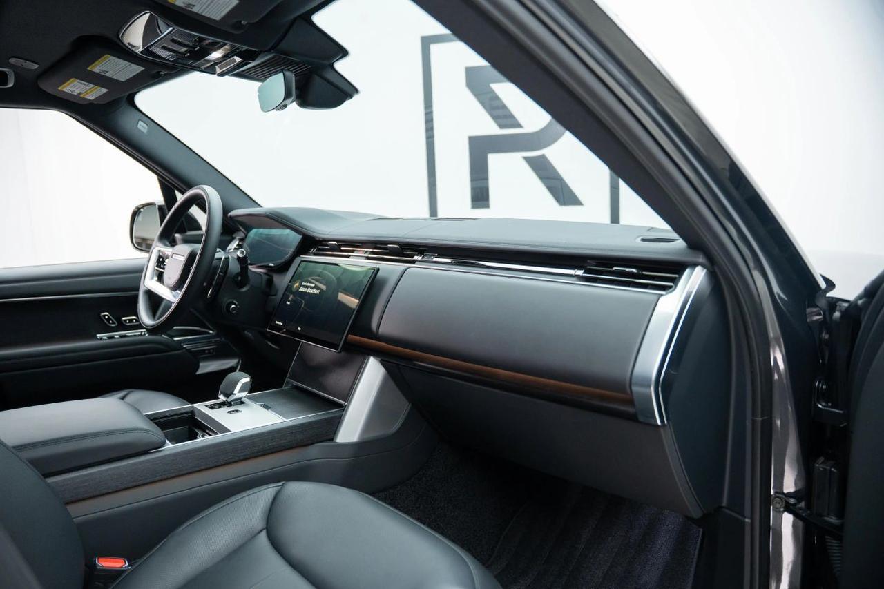 2025 Land Rover Range Rover P400 SE Sport Utility 4D St. Louis MO