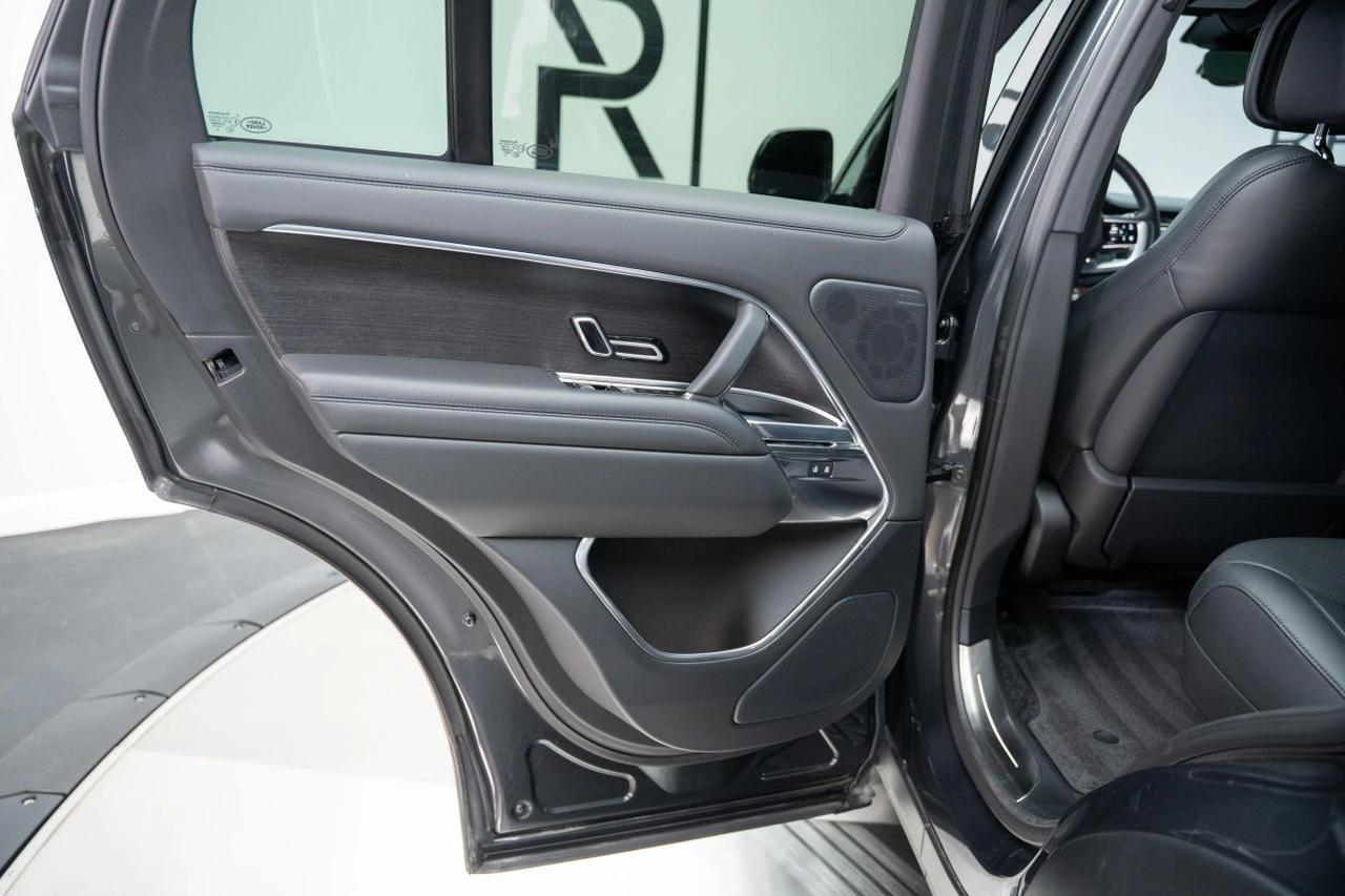 2025 Land Rover Range Rover P400 SE Sport Utility 4D St. Louis MO