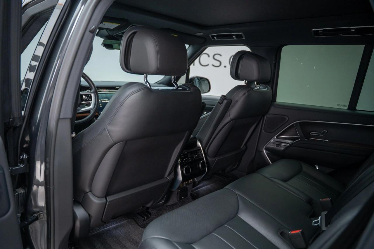 2025 Land Rover Range Rover P400 SE Sport Utility 4D St. Louis MO