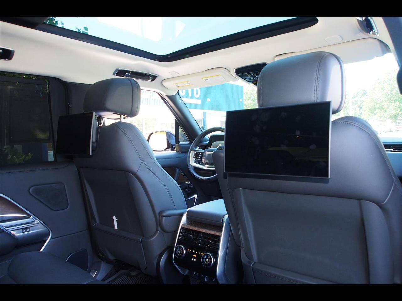 2025 Land Rover Range Rover P530 SE LWB