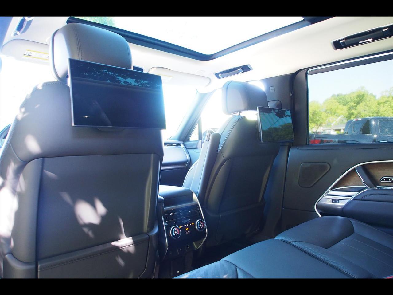2025 Land Rover Range Rover P530 SE LWB