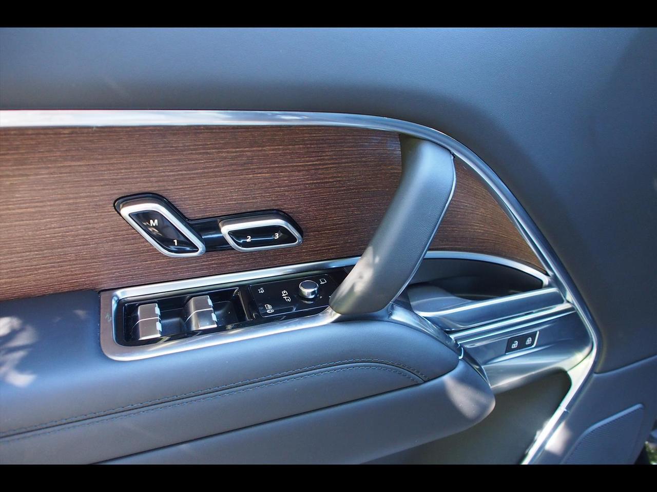 2025 Land Rover Range Rover P530 SE LWB