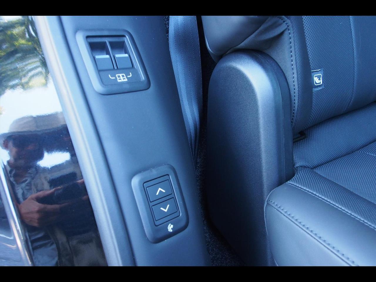 2025 Land Rover Range Rover P530 SE LWB