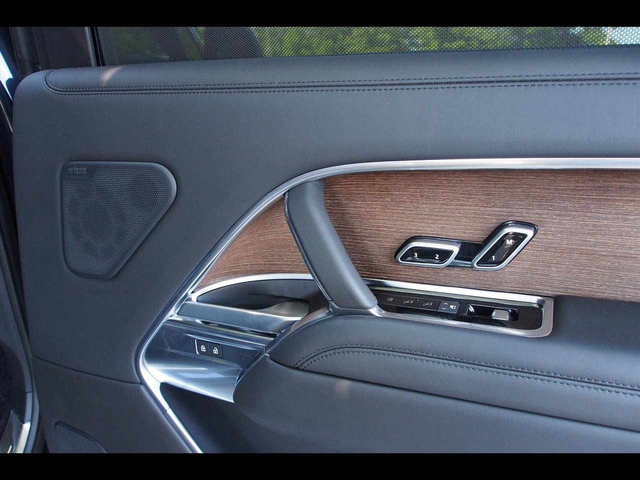 2025 Land Rover Range Rover P530 SE LWB