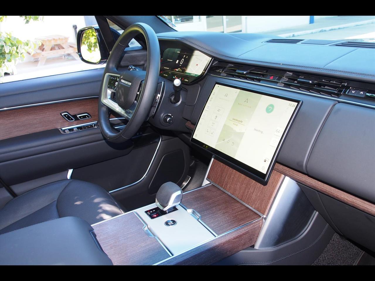 2025 Land Rover Range Rover P530 SE LWB