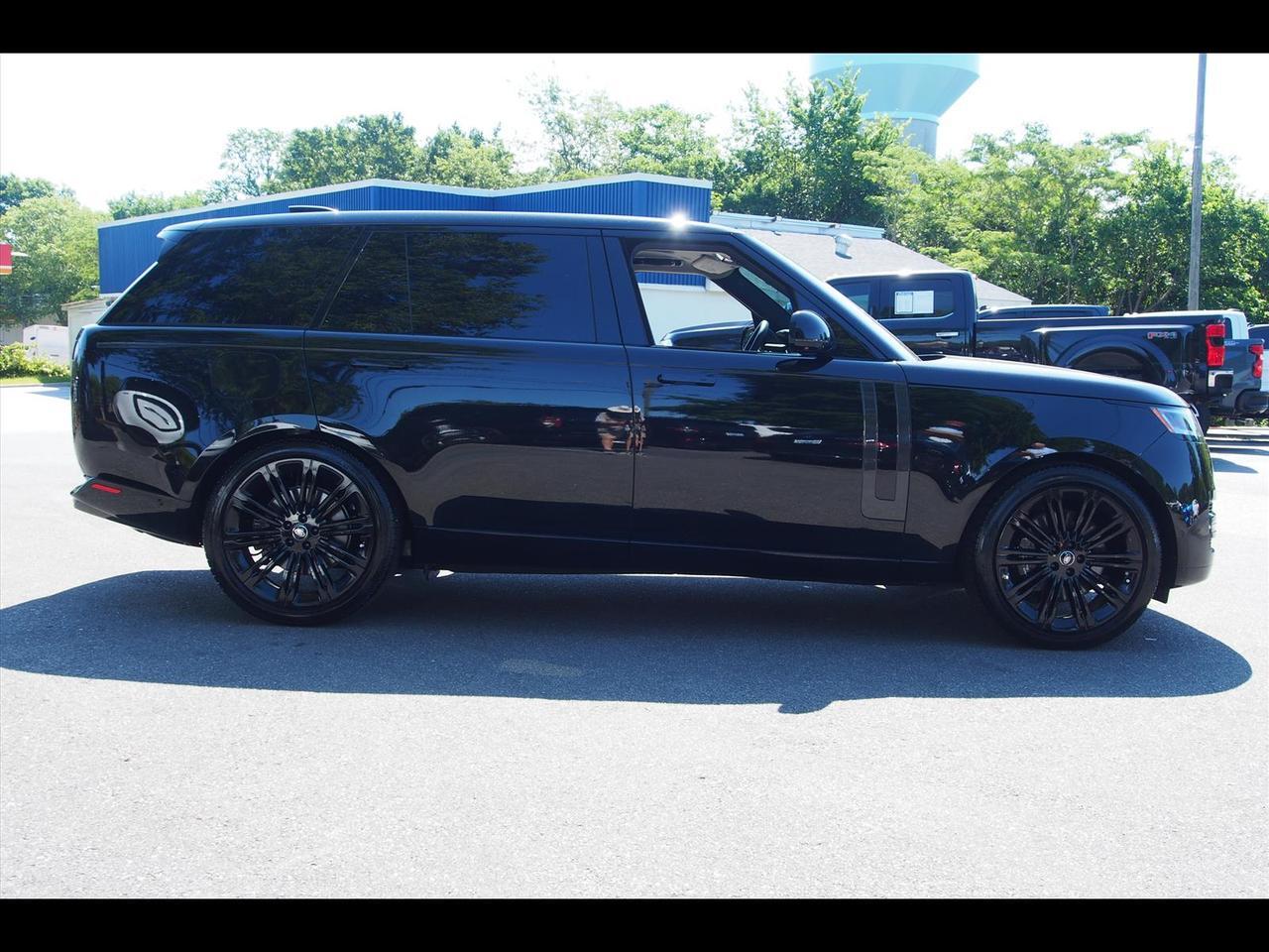 2025 Land Rover Range Rover P530 SE LWB