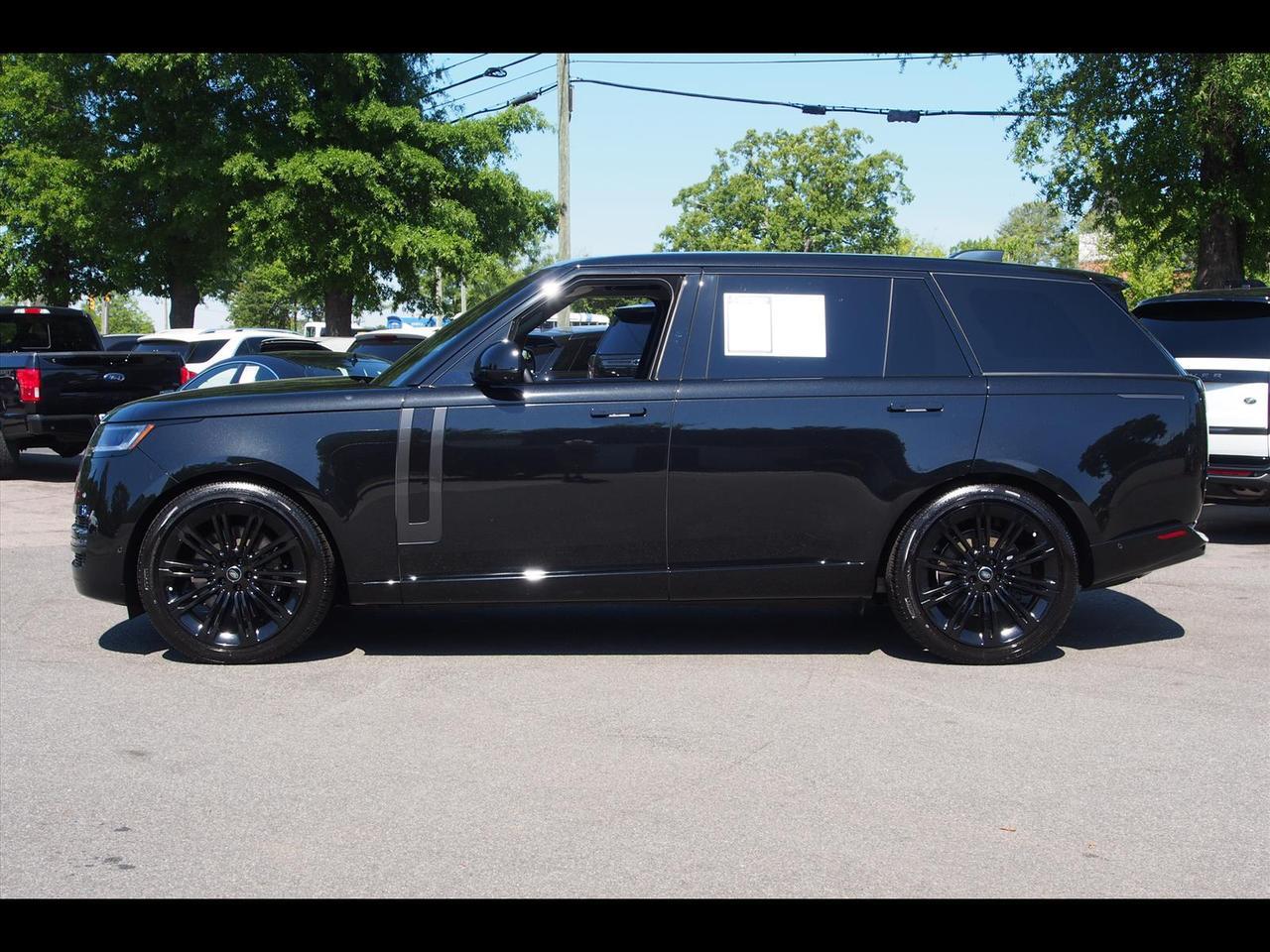 2025 Land Rover Range Rover P530 SE LWB