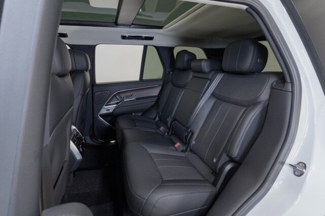 2025 Land Rover Range Rover P530 SE *ONLY 5700 MILES* *1-OWNER* San Diego CA