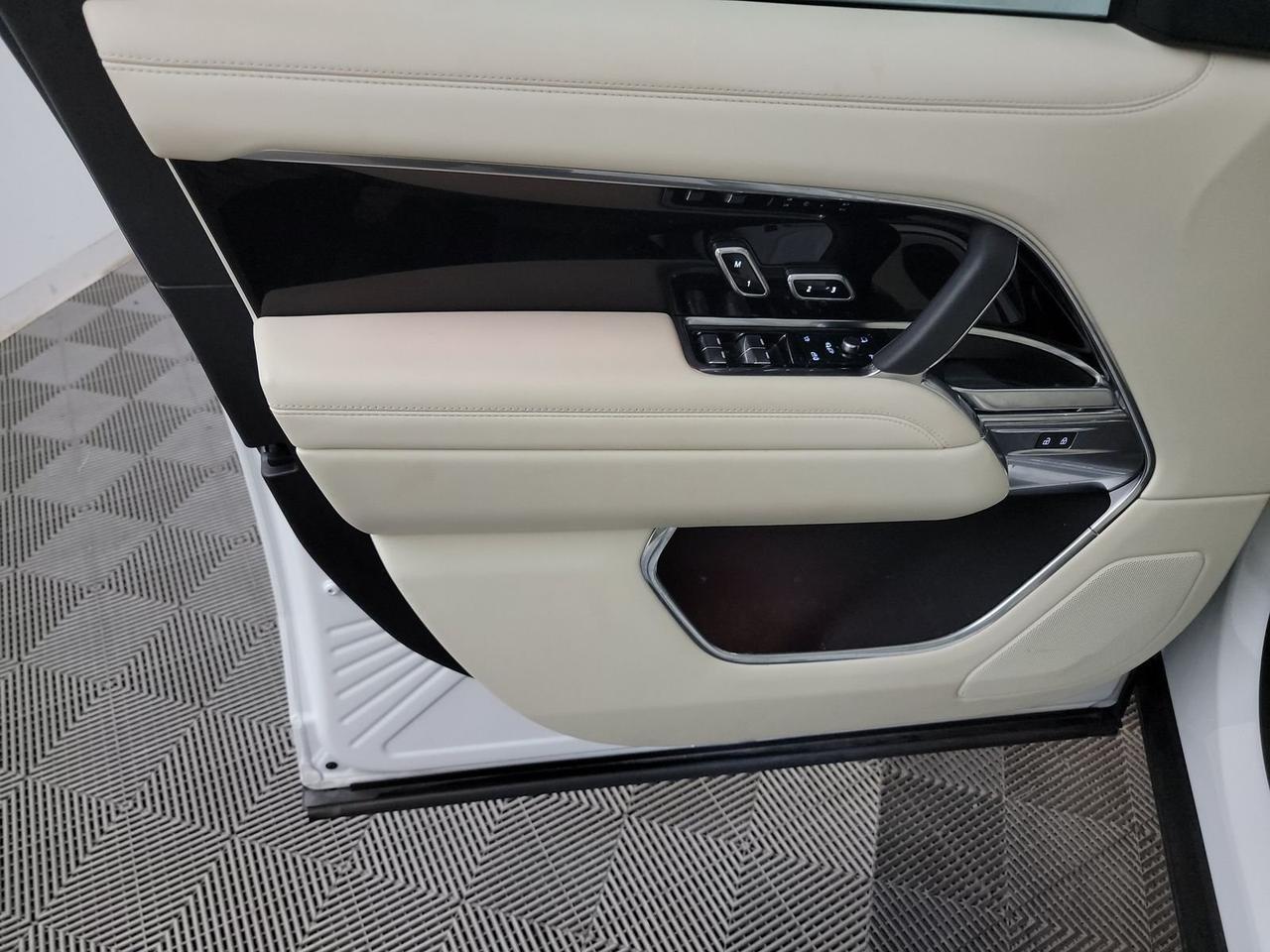 2025 Land Rover Range Rover Plug-In Hybrid SE Adaptive Cruise Head-Up Display Portland OR