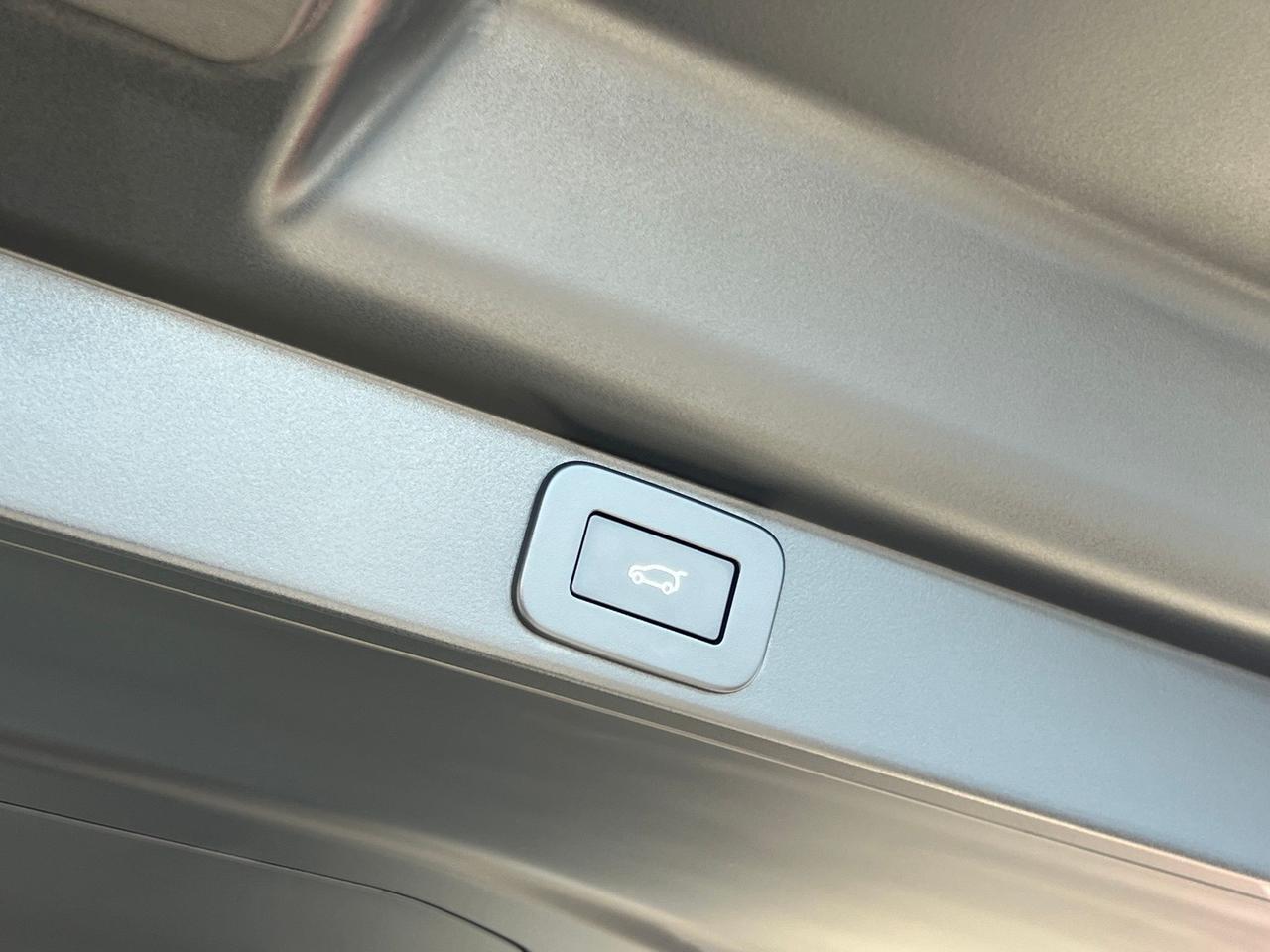 2025 Land Rover Range Rover Plug-In Hybrid SE Indianapolis IN