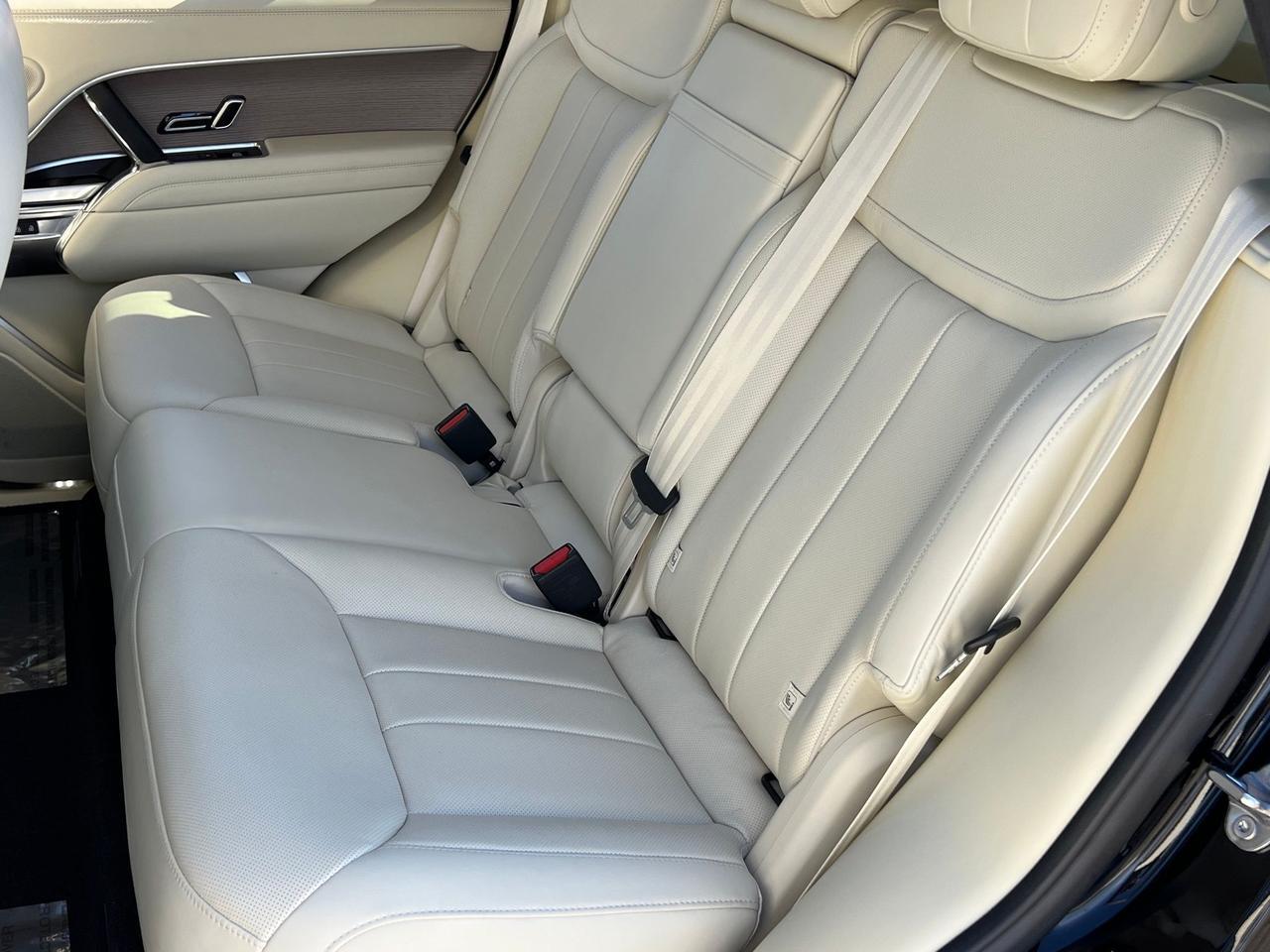 2025 Land Rover Range Rover Plug-In Hybrid SE Indianapolis IN