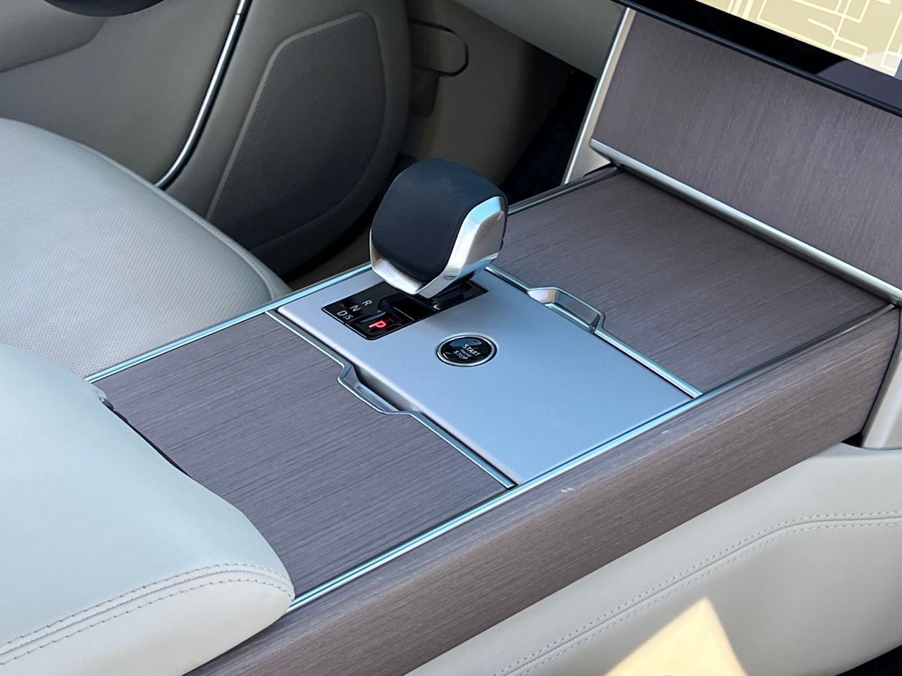 2025 Land Rover Range Rover Plug-In Hybrid SE Indianapolis IN