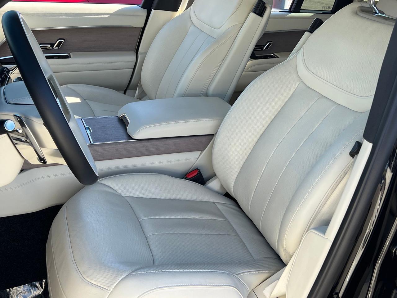 2025 Land Rover Range Rover Plug-In Hybrid SE Indianapolis IN